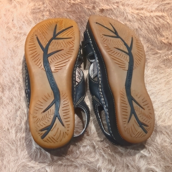 Hush Puppies Rosebud Leather Sandals - Picture 4 of 5